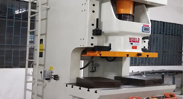 廣有五金新增合頁生產(chǎn)設備,能生產(chǎn)8-10MM厚度的合頁?