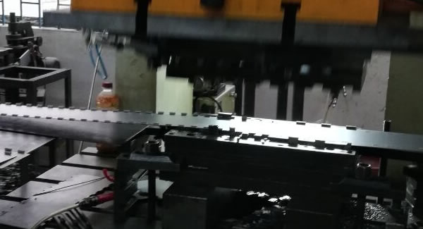 客戶滿意，長(zhǎng)合頁(yè)，屏風(fēng)合頁(yè)，重型合頁(yè)等東莞合頁(yè)，東莞鉸鏈訂單增多