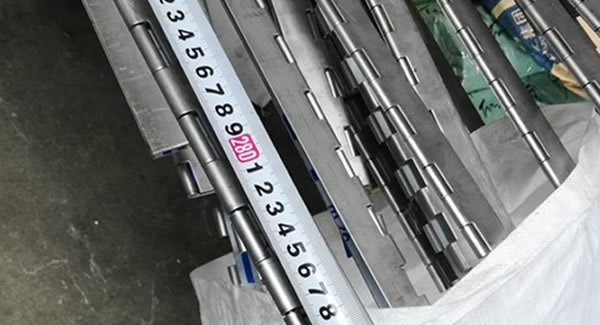 長(zhǎng)度3米的不銹鋼長(zhǎng)合頁(yè)順利完成,東莞廣有五金廠專業(yè)制造東莞合頁(yè)，東莞鉸鏈