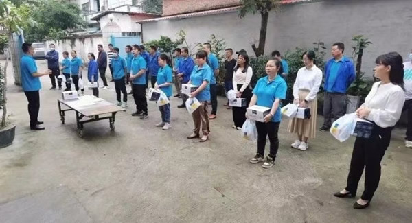 致敬勞動者，感悟勞動的意義|廣有五金&東莞合頁