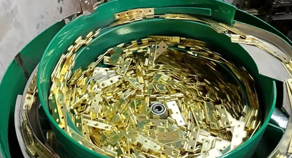 探秘合頁組裝自動(dòng)化，小零件背后的大科技 |廣有五金&東莞合頁?