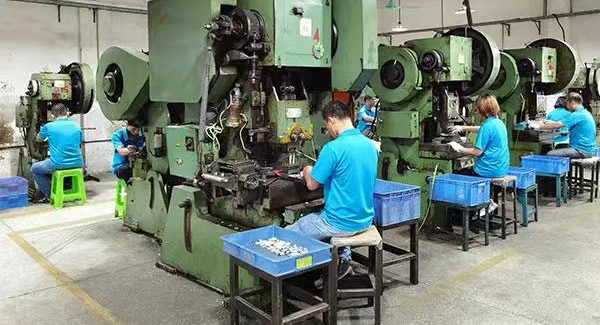 選合頁別糾結(jié)！廣有合頁閉眼入|廣有五金&東莞合頁